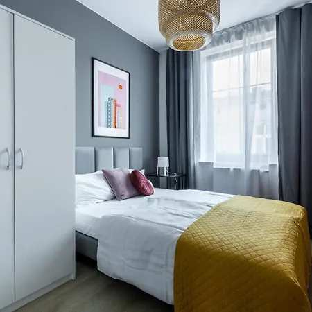 Friendhouse 公寓 *